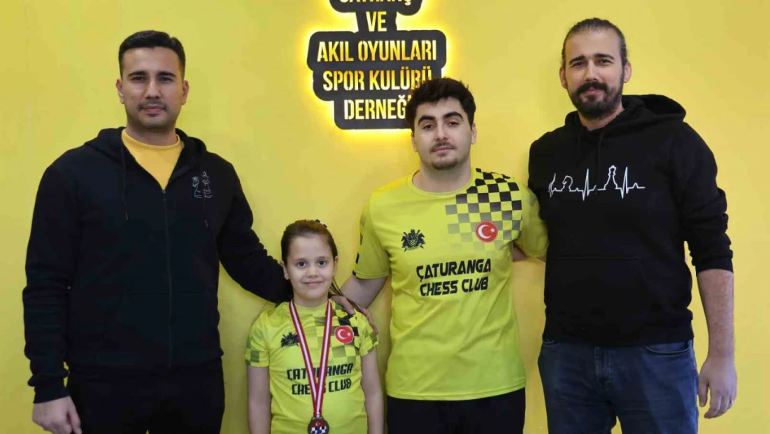 Açtıkları satranç kulübüyle milli takıma sporcu yetiştiriyorlar