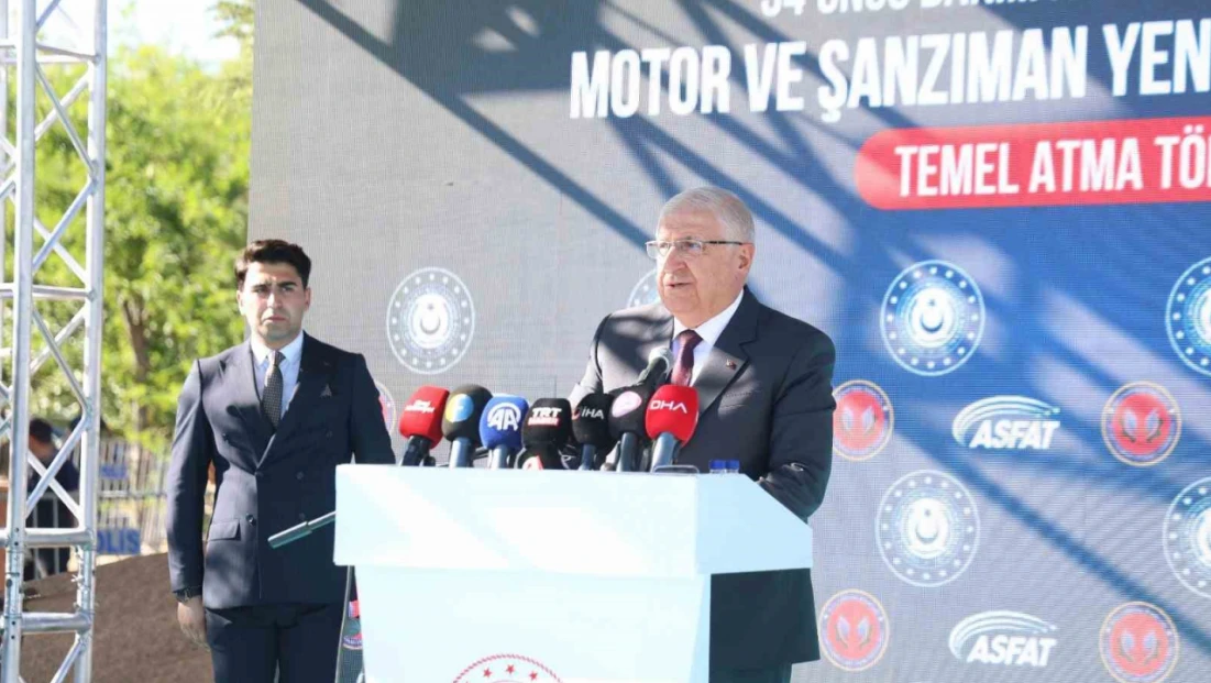 Bakan Güler: 'Yaşadığımız stratejik coğrafya, yerli ve milli savunma ürünleriyle donatılmış etkin ve caydırıcı bir orduya sahip olmamızı mecburi kılmaktadır'