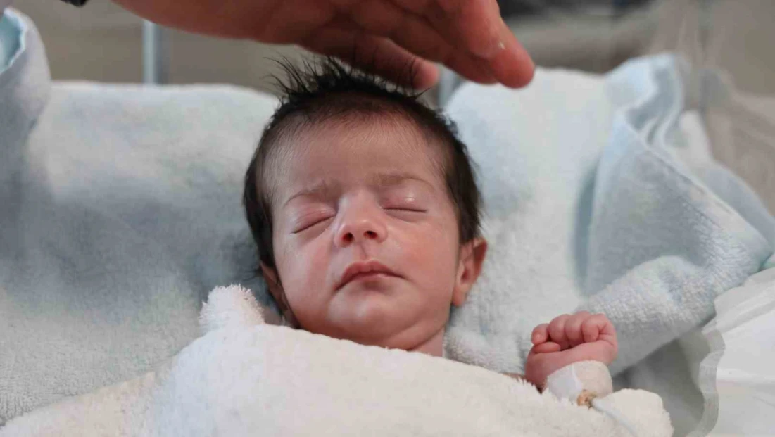 Doğuştan yemek borusu olmayan 4 günlük bebek, Elazığ'da hayata tutundu