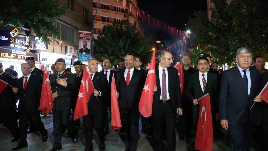 Elazığ'da 'Fener Alayı' yürüyüşü