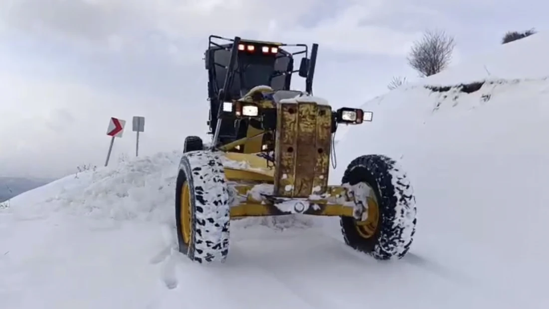 Elazığ'da kapalı 320 köy yolunda çalışmalar sürüyor