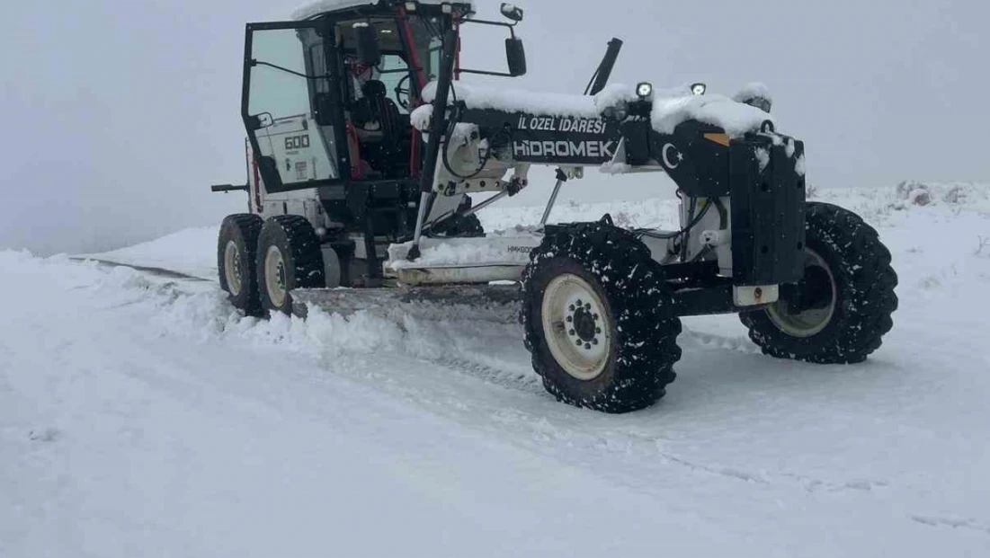 Elazığ'da kapalı köy yolu 111 oldu, ekipler çalışmalarını sürdürüyor