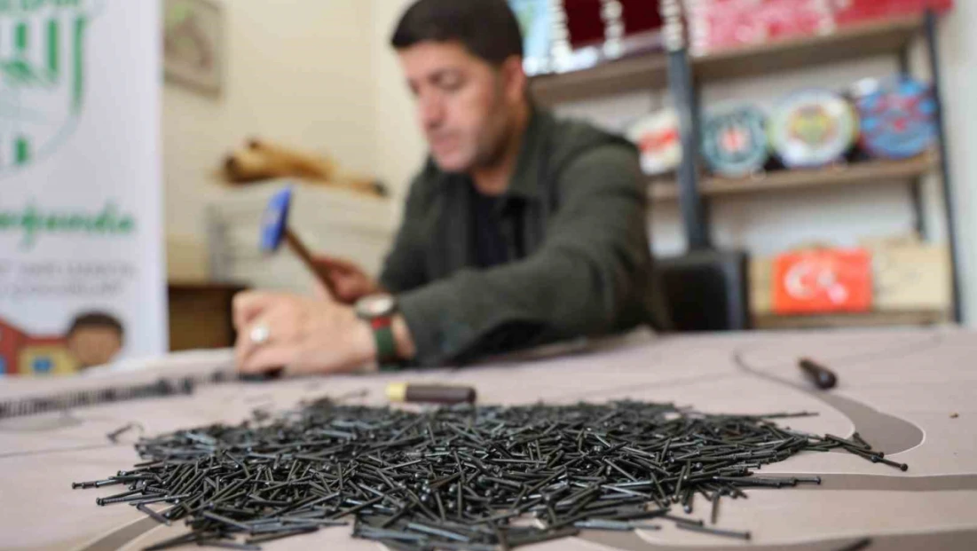 Hobisini sanata dönüştürdü, 500'ü aşkın eseriyle Türkiye'nin sayılı filografi ustalarından biri oldu