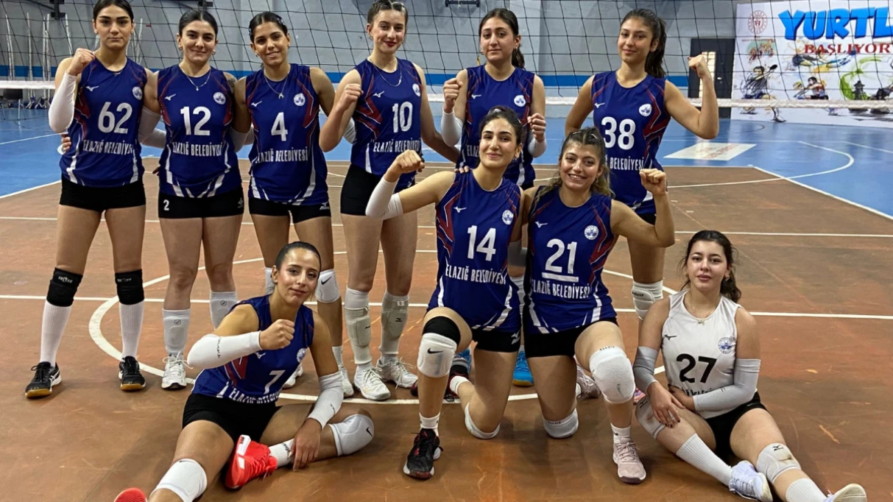 Elazığ Belediyespor Kadın Voleybol Takımı, deplasmanda 73 Şırnak Belediye Voleybol Takımı'nı 3-0 mağlup etti
