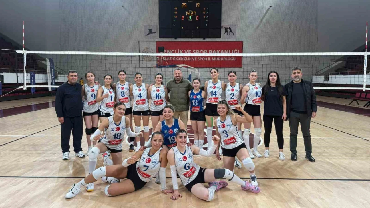 Elazığ Belediyespor Kadın Voleybol Takımı dolu dizgin gidiyor