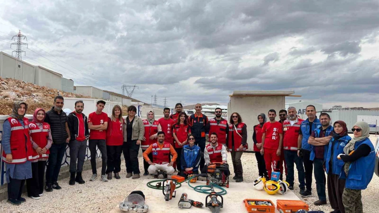 Elazığ'da arama kurtarma eğitimleri sürüyor