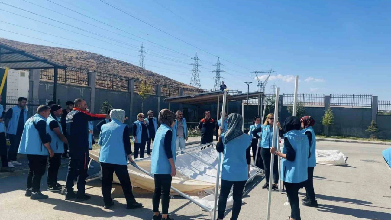 Elazığ'da yangın söndürme ve çadır kurma eğitimi