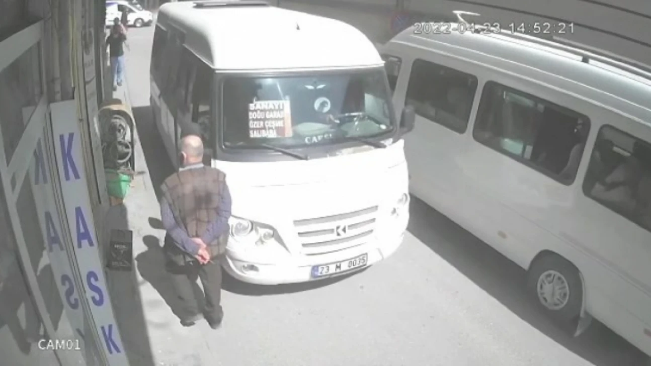 Elazığ'da ilginç kaza kameralara yansıdı