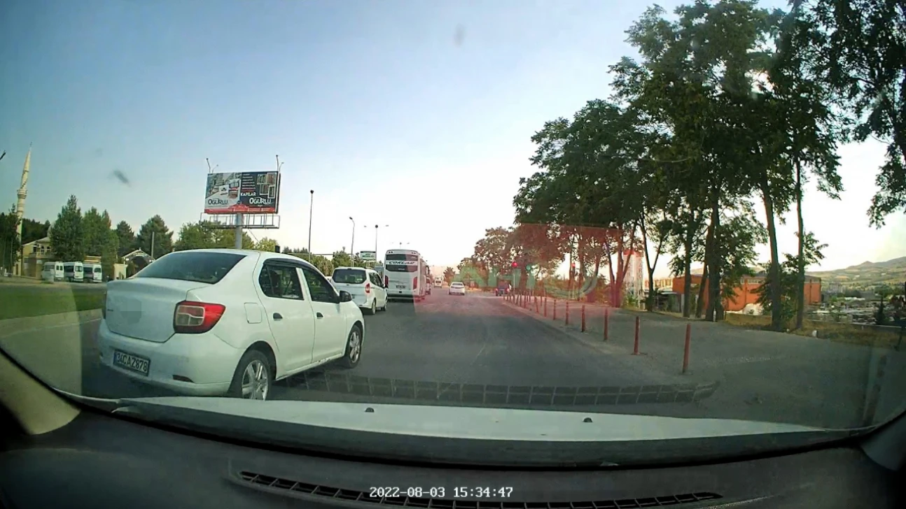 Makas atarak ilerledi, trafiği tehlikeye soktu