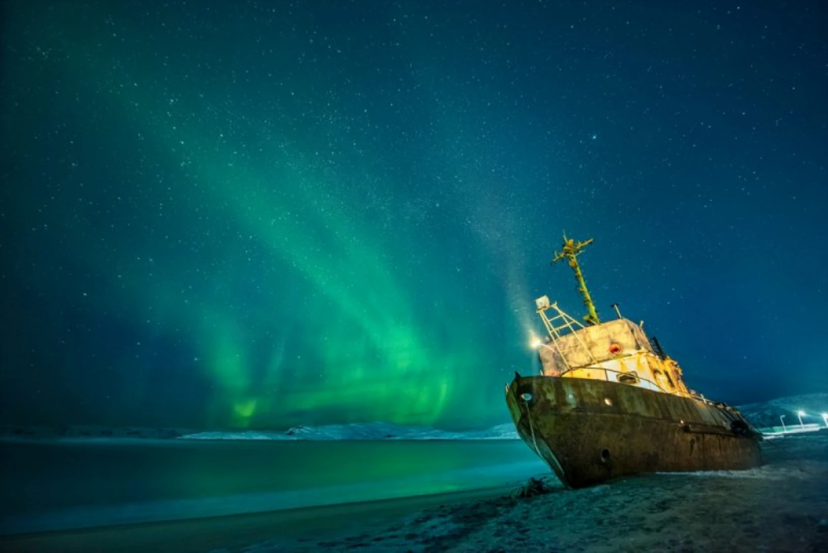 Kola Yarımadası'nı aydınlatan kuzey ışıklarından kareler