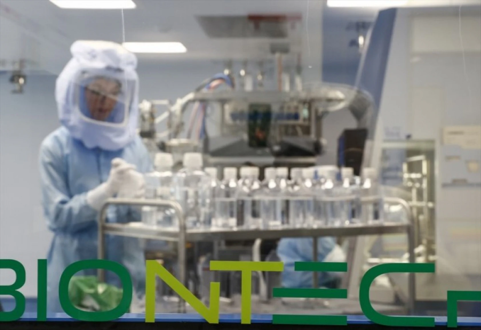 BioNTech'in koronavirüs aşısı üretim tesisi kapılarını açtı