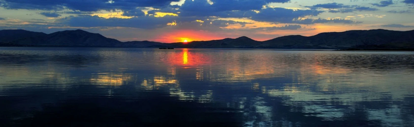 Hazar Gölü - Hazar Baba Dağı