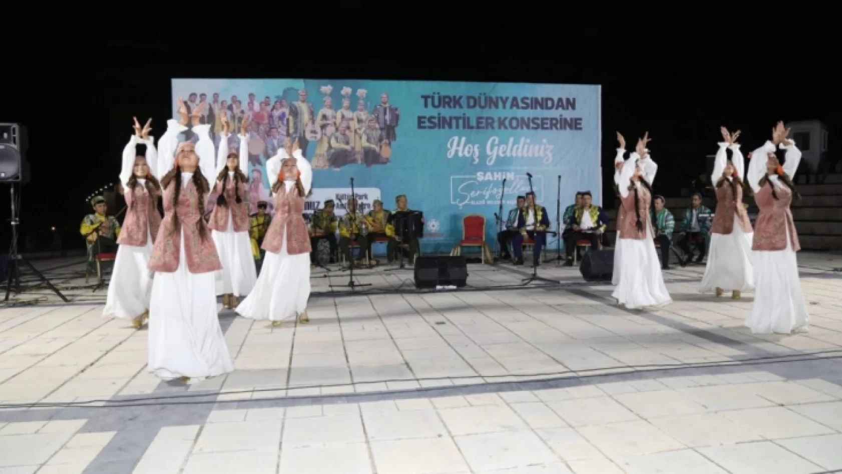 'Türk dünyasından esintiler' konserine Elazığlılar yoğun ilgi gösterdi