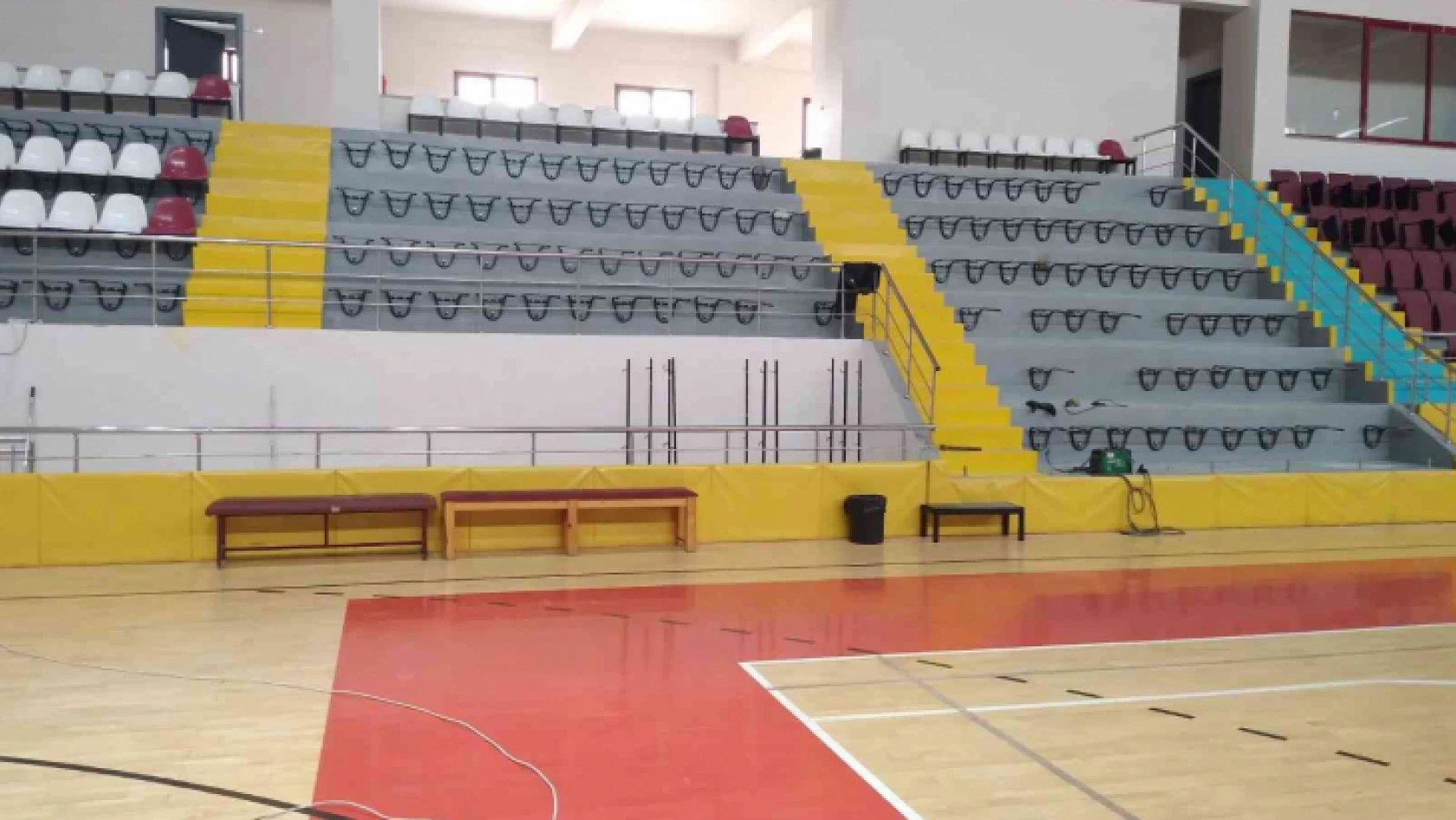 15 Temmuz Şehitleri Spor Salonunda bakım onarım çalışmaları Devam Ediyor