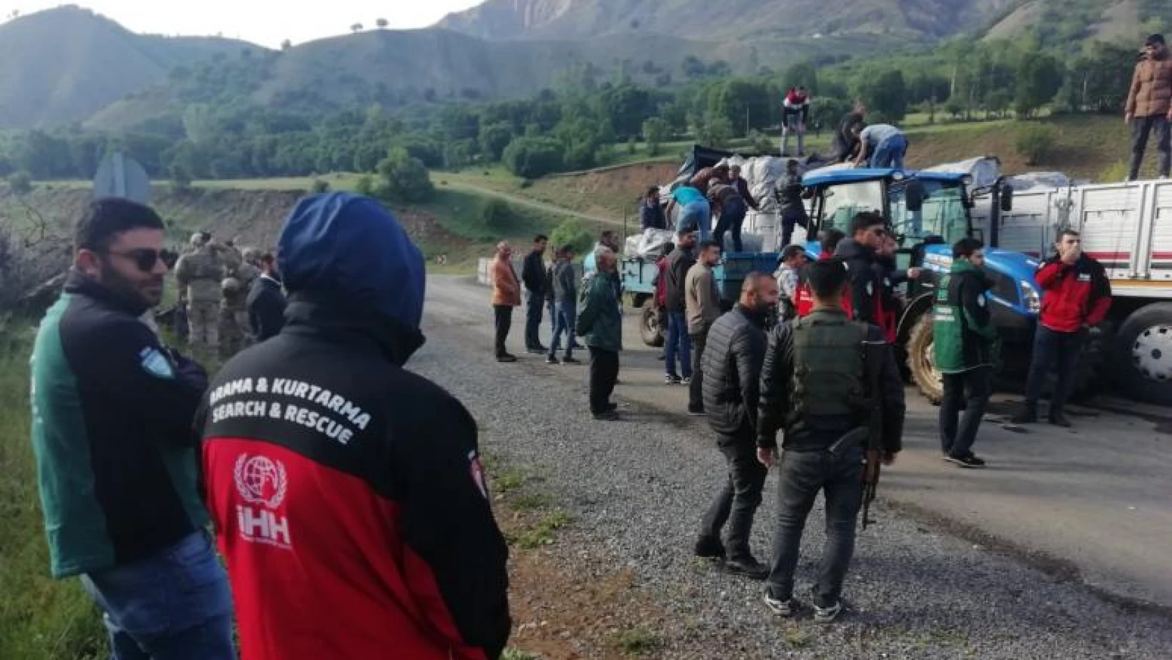 İHH Elazığ İnsani Yardım Derneği Karlıova Depreminde Göreve Koştu