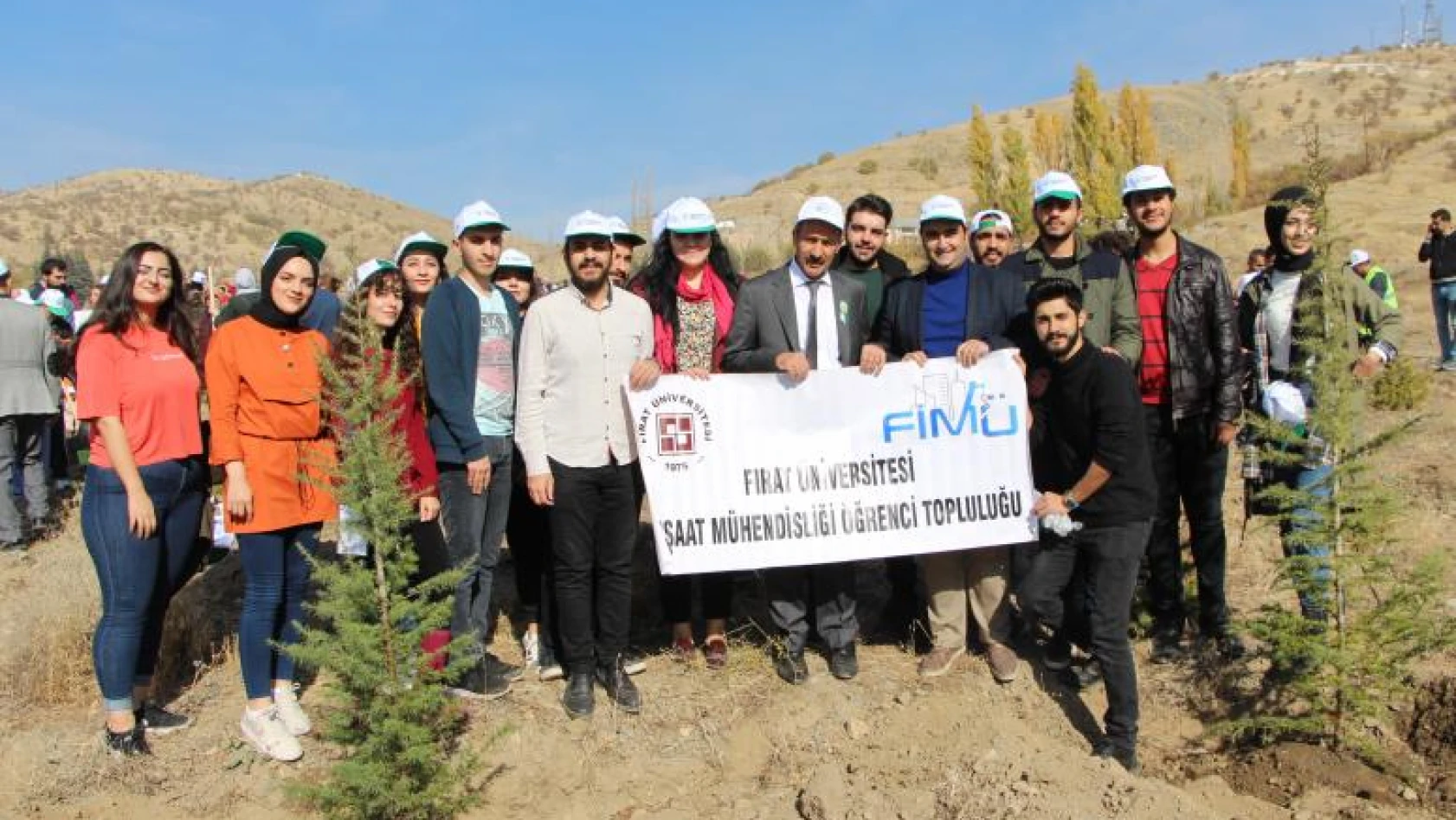 Fırat Üniversitesi Rektörü Prof. Dr. Demirdağ, Milli Ağaçlandırma Gününde Fidan Dikti