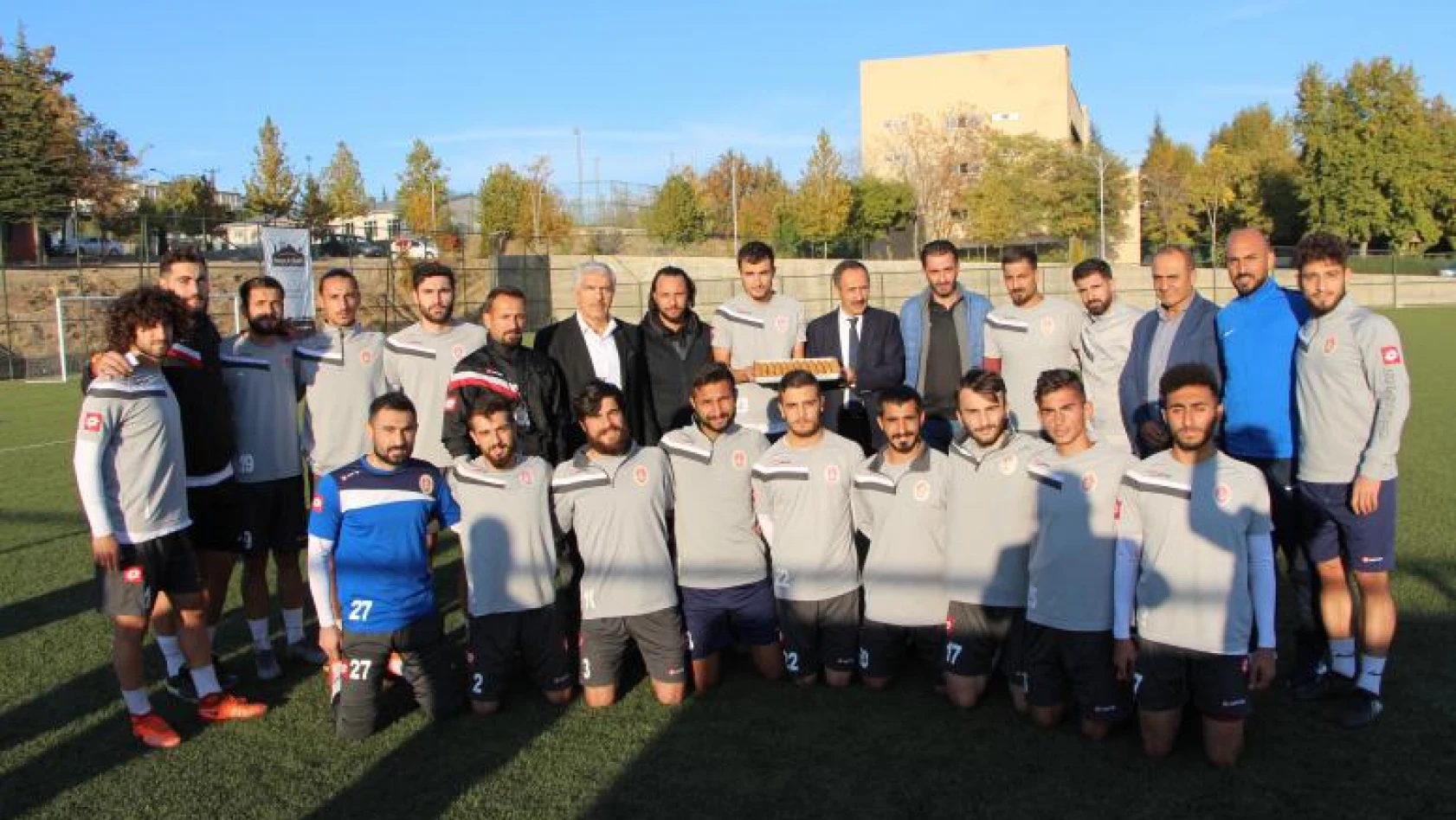 Demirbağ FÜ Futbol Takımını Ziyaret Etti