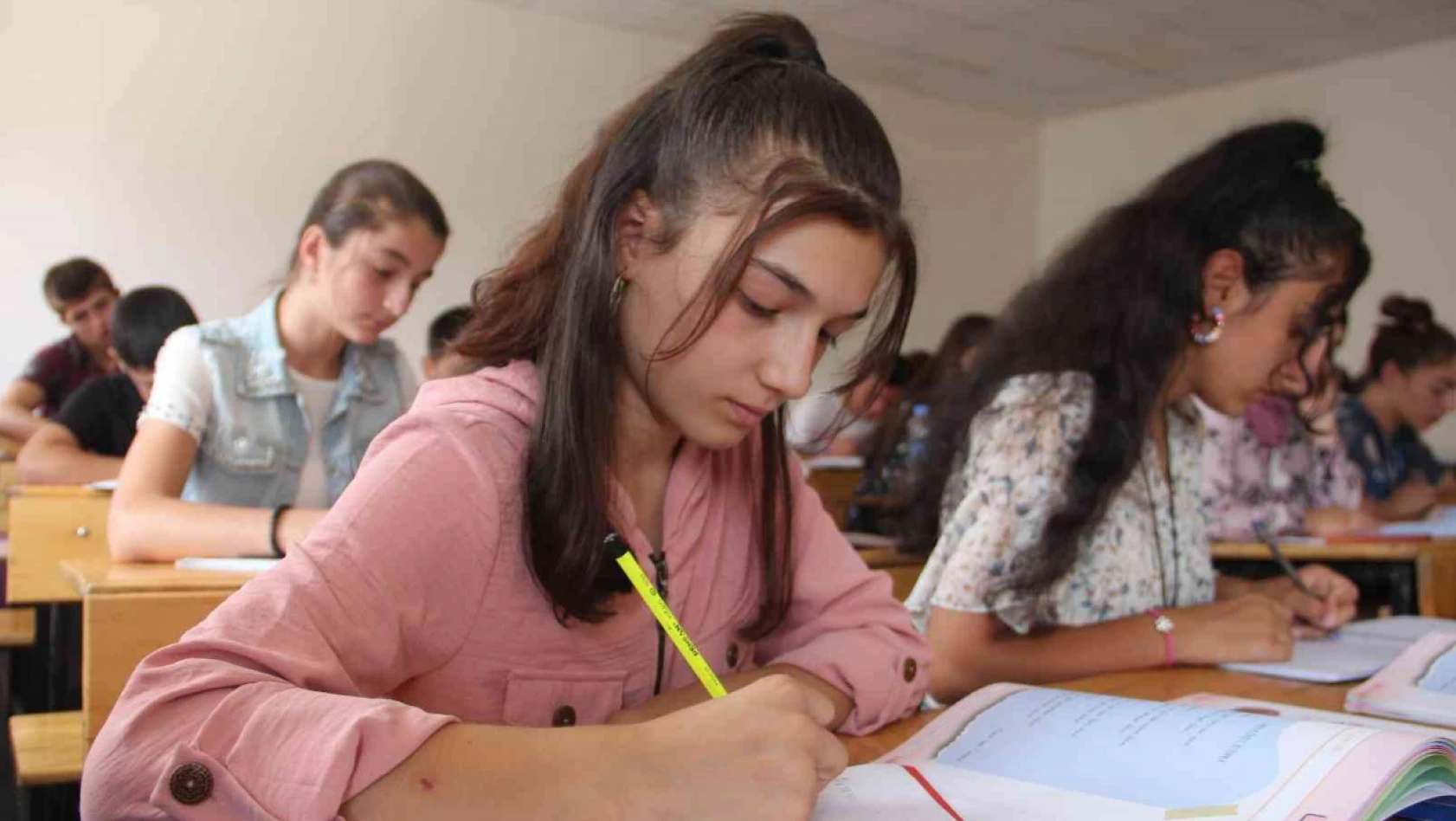Ahıska Türkleri, öz vatanlarında Türkçe okuma ve yazma öğreniyor