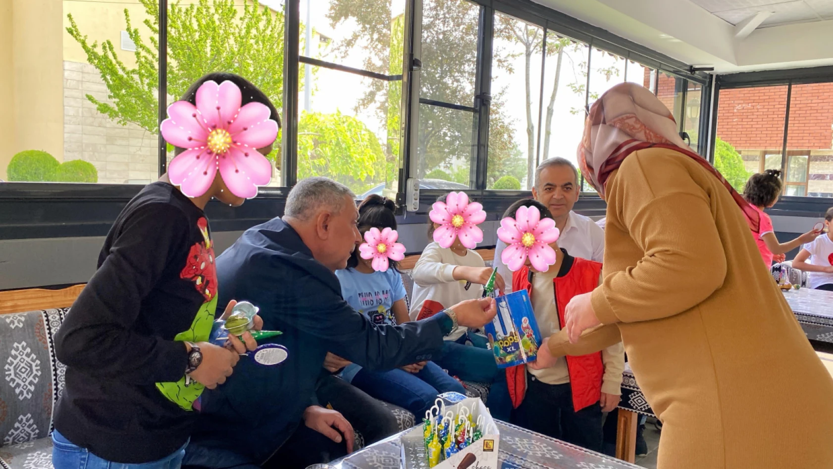 Ak Parti İl Başkanı Yıldırım'dan Sevgi Evlerinde Kalan Çocuklara 23 Nisan Ziyareti