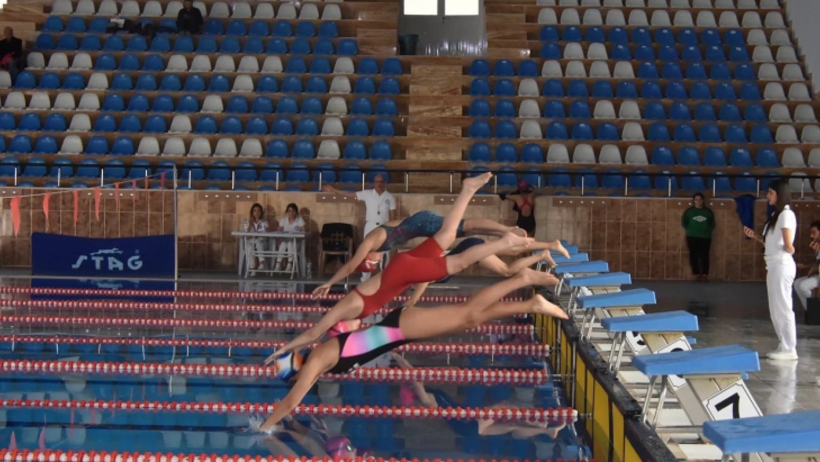 Anadolu Yıldızlar Ligi yüzme grup müsabakaları Elazığ'da yapıldı