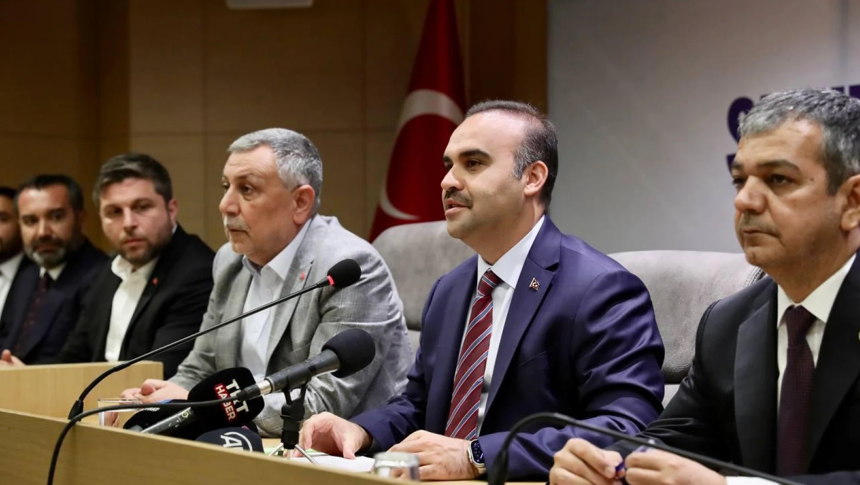 Bakan Kacır: 'Elazığ'daki işletmelere  faizsiz finansman desteği sağlayacağız'