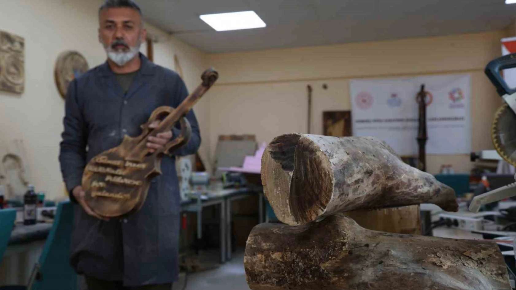 Elazığ'da Unutulmaya Yüz Tutmuş 'Naht Sanatı' Gençlerin Ellerinde Sanata Dönüşüyor