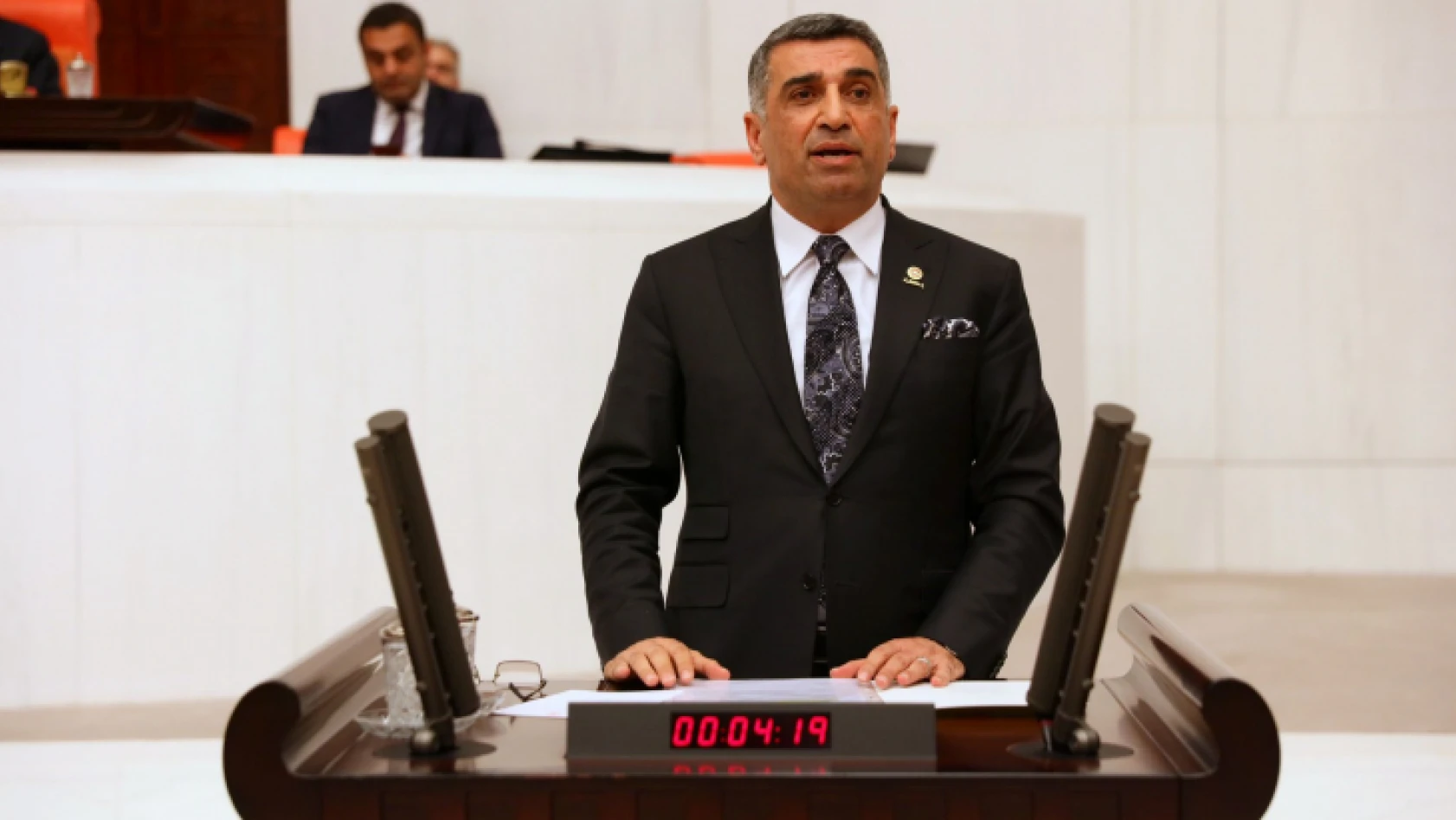 CHP Elazığ Milletvekili Gürsel Erol, 'Emniyet teşkilatına yapılan maaş haksızlığı giderilsin' dedi.