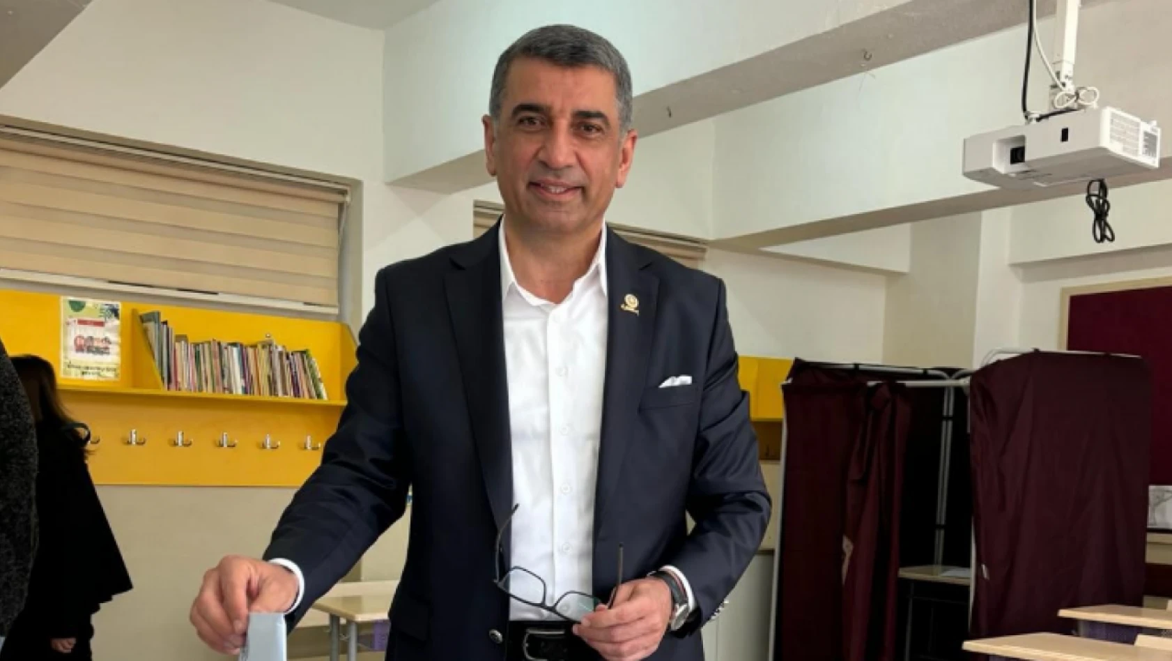 CHP'li Elazığ Milletvekili Erol, Oyunu Ankara'da Kullandı
