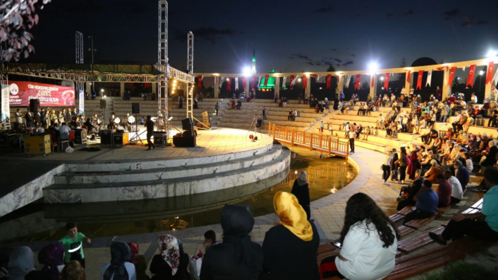 Elazığ Belediyesi 'Tasavvuf Konseri Ve Aşure Günü Etkinliği Gerçekleştirdi'