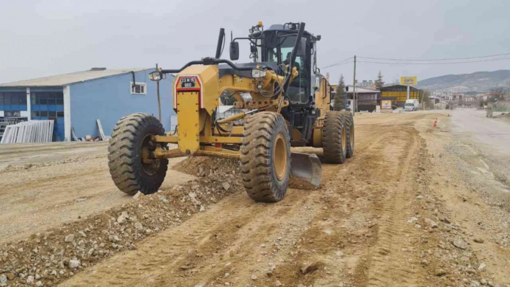 Elazığ Belediyesi yol yapım çalışmalarını sürdürüyor