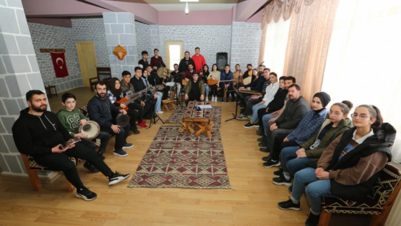 Elazığ Belediyesinden çocuk ve gençlere müzik eğitimi