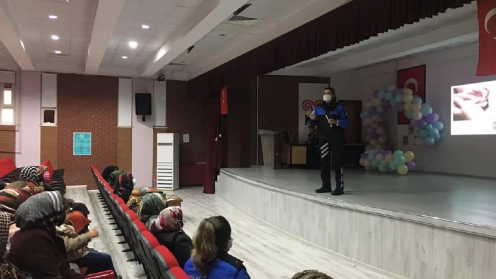 Elazığ'da 'Bilinçli Kadın Bilinçli Gelecek' ve 'En İyi Narkotik Polisi Anne' Projesi