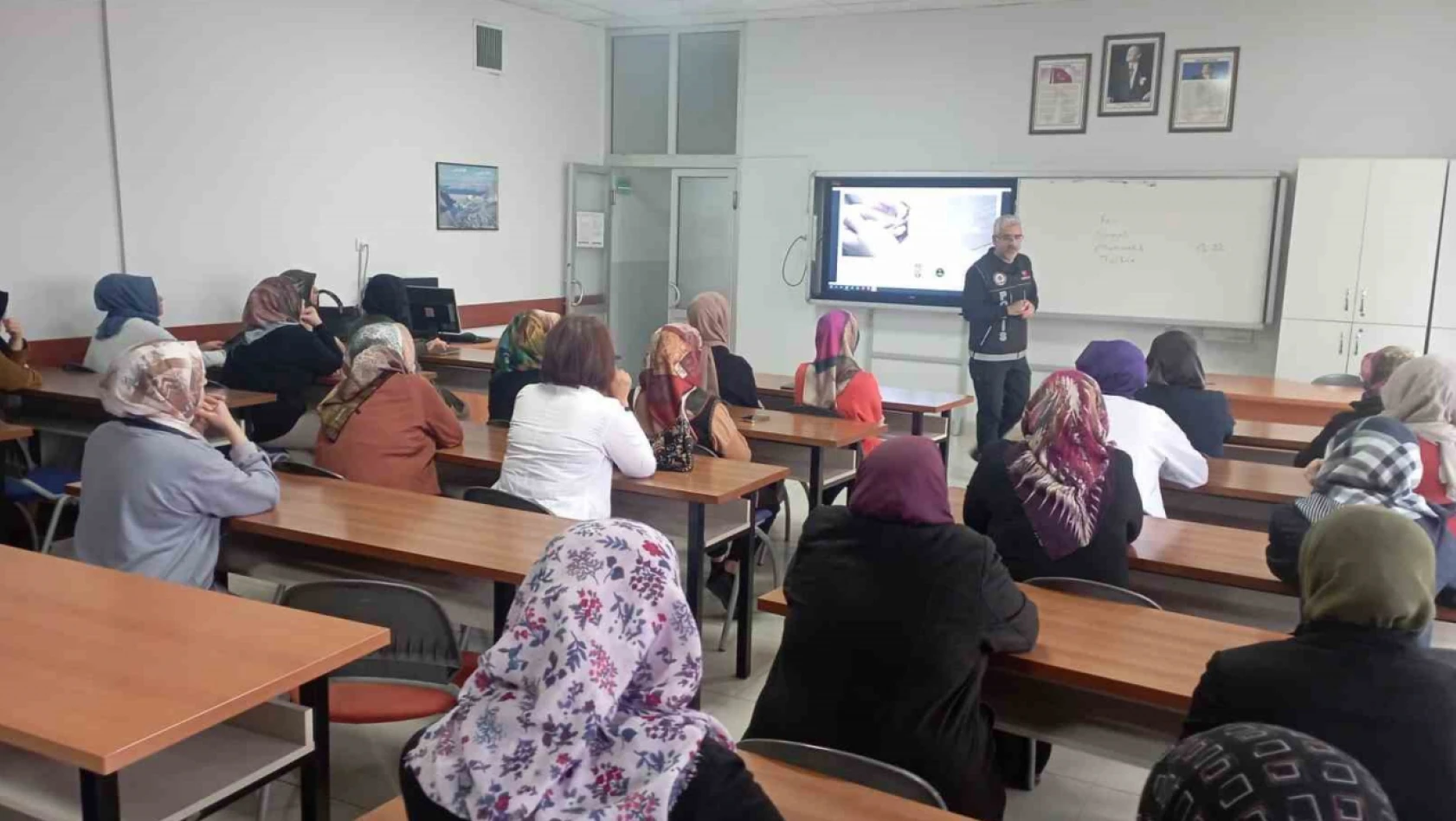 Elazığ'da 'Narkorehber' eğitimleri sürüyor