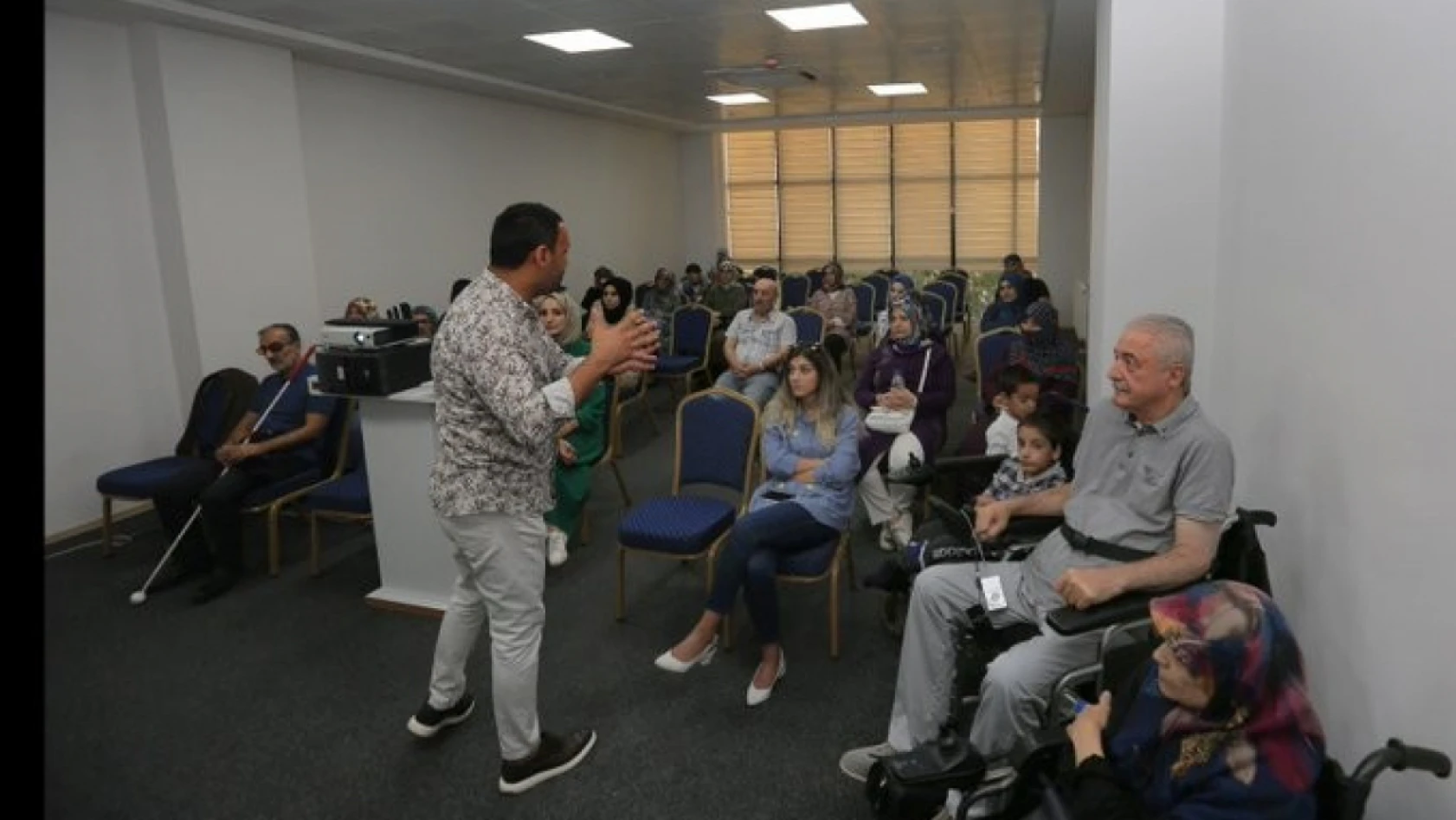 Elazığ'da 'Özel çocuk ailesi olmak' semineri gerçekleştirildi