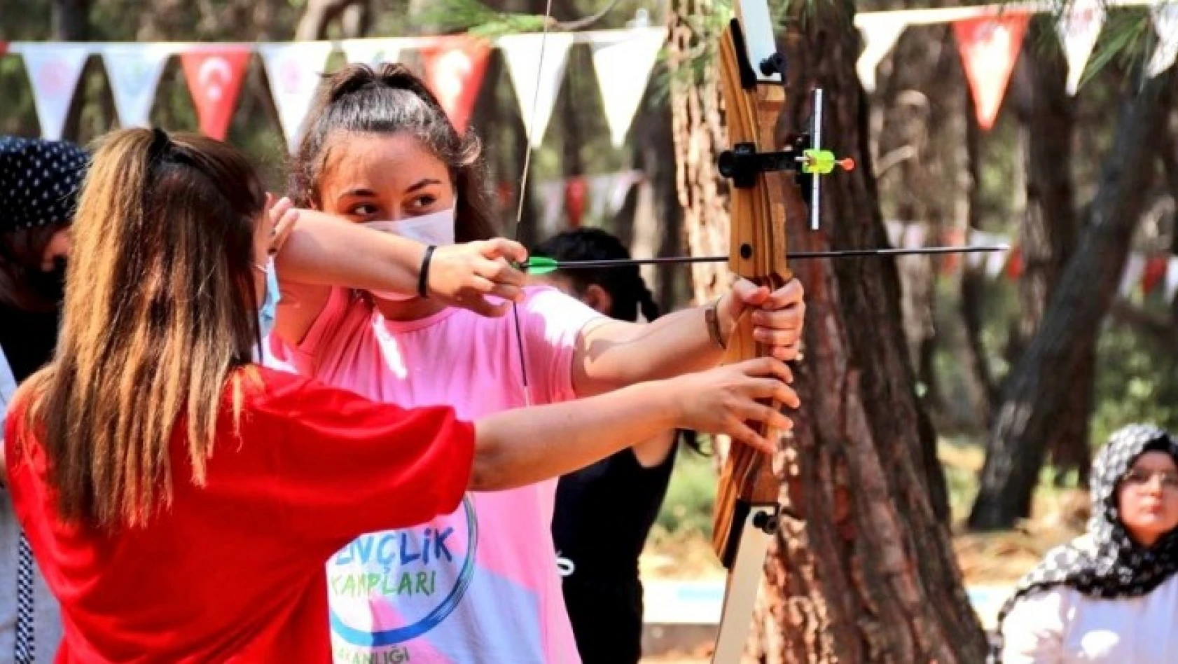 Elazığ'da 371 öğrenci gençlik kamplarına katıldı