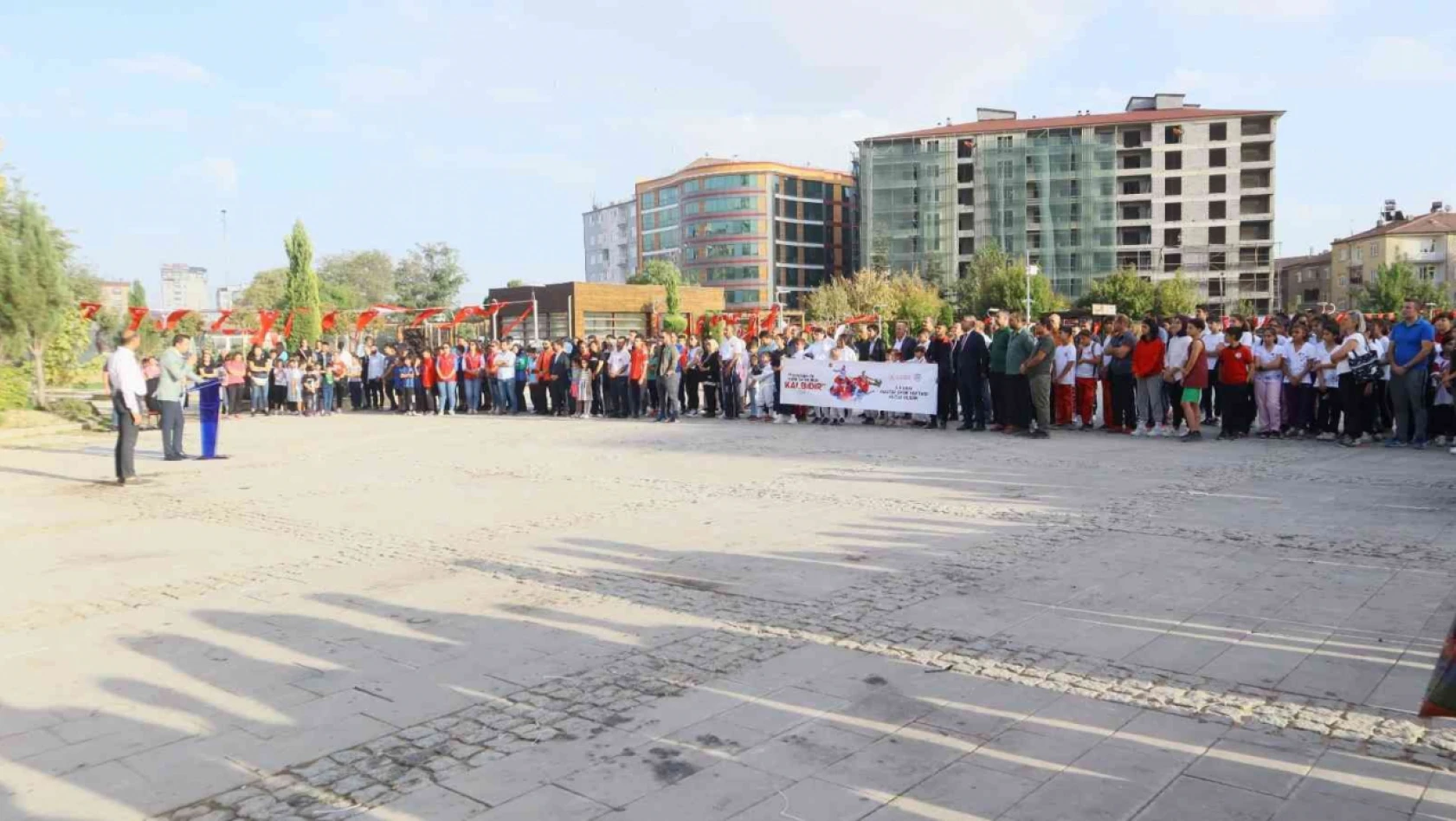 Elazığ'da Amatör Spor Haftası kortej yürüyüşüyle başladı