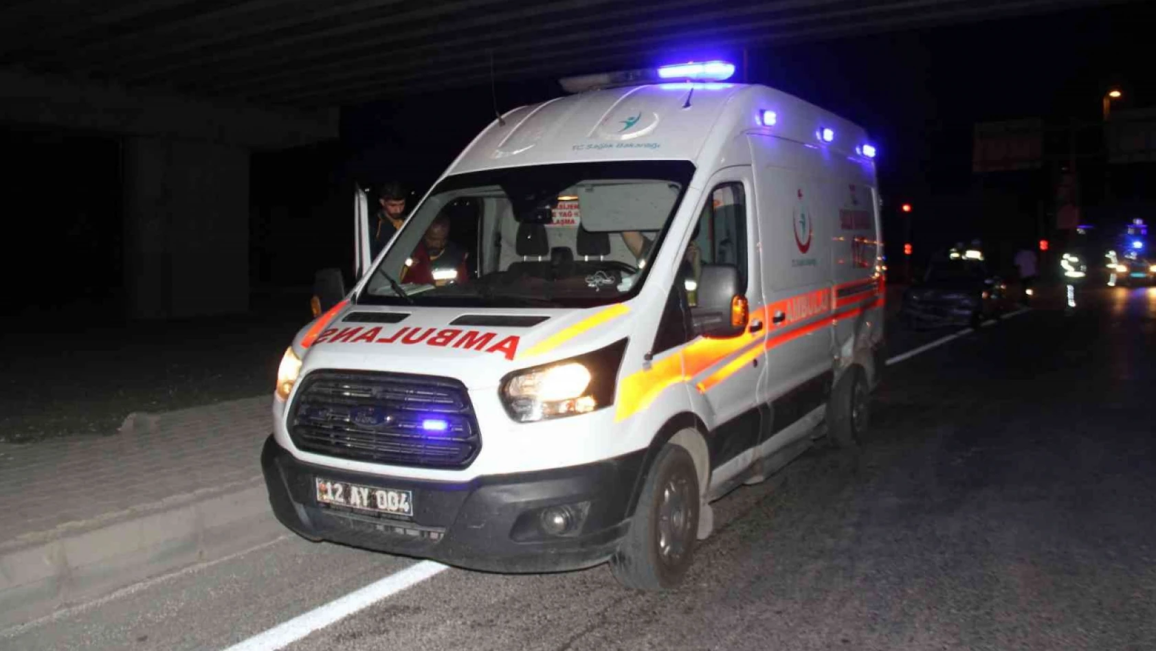 Elazığ'da ambulans ile otomobil çarpıştı: 2 yaralı