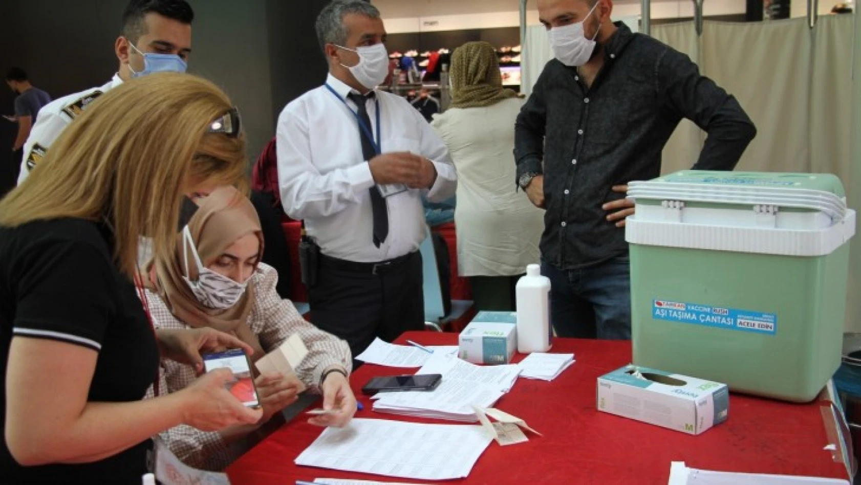 Elazığ'da Covit19 Aşısı İçin Standlar Kuruldu
