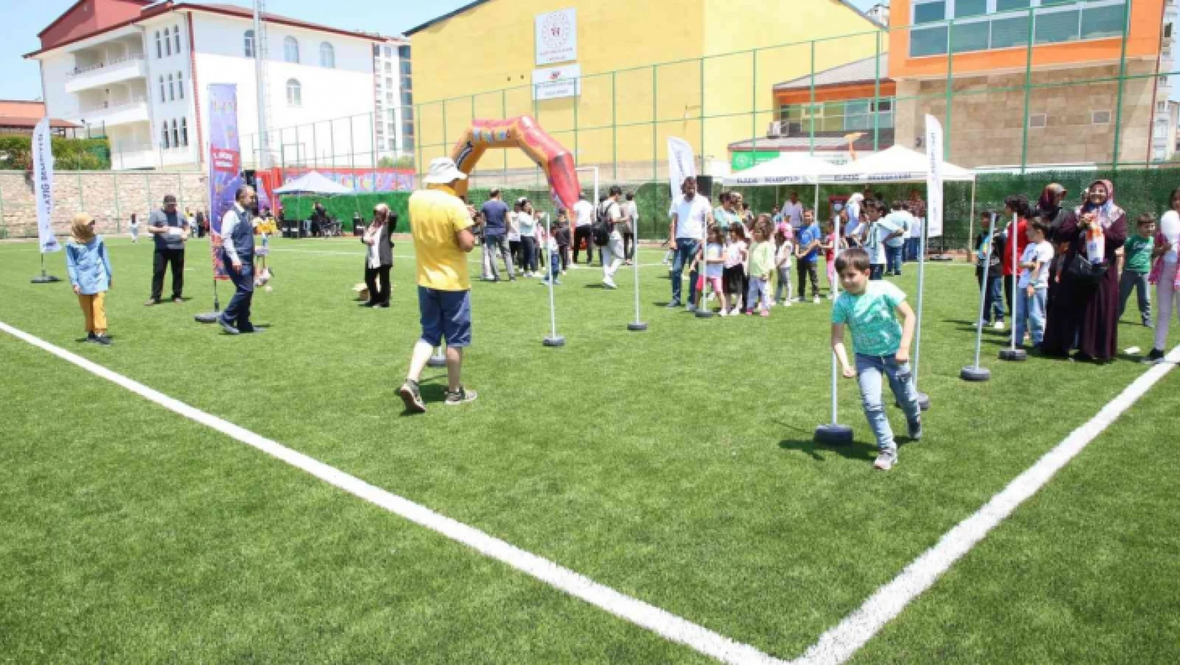 Elazığ'da çocuk festivali yoğun katılımla gerçekleşti