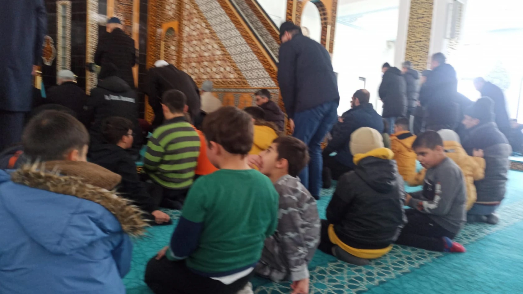 Elazığ'da  Çocuklar Camide Buluştu