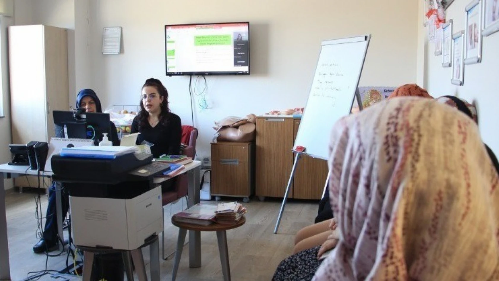 Elazığ'da depremzede anne ve anne adaylarına psikososyal destek eğitimi