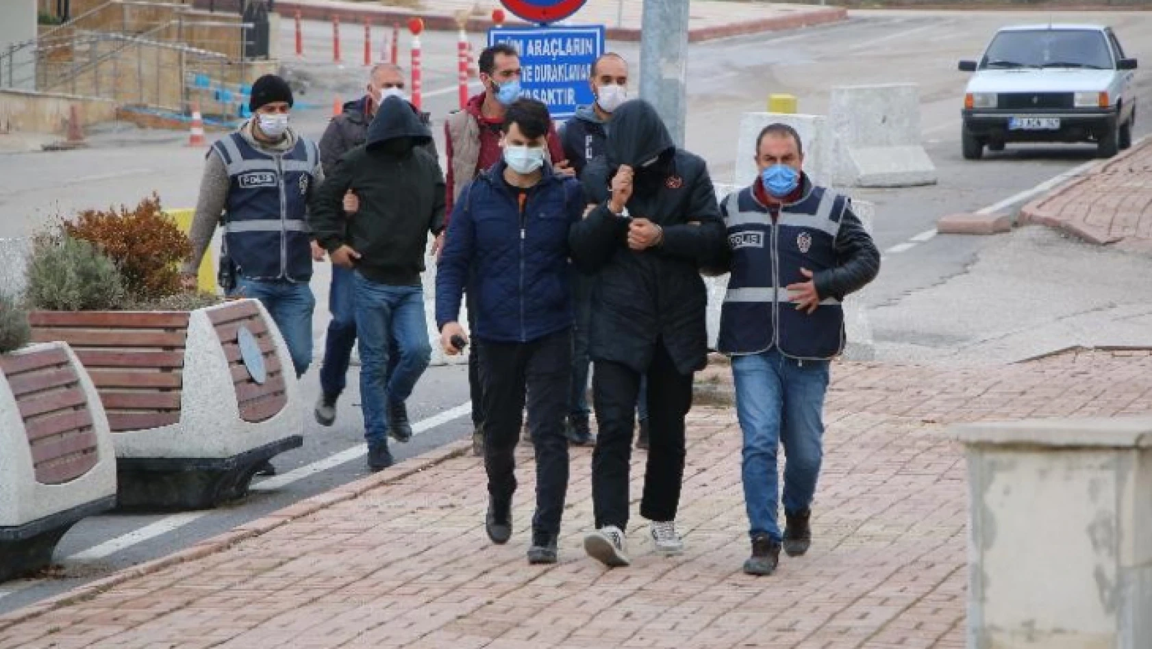 Elazığ'da ev ve otomobilden hırsızlık yapan 2 kişi tutuklandı