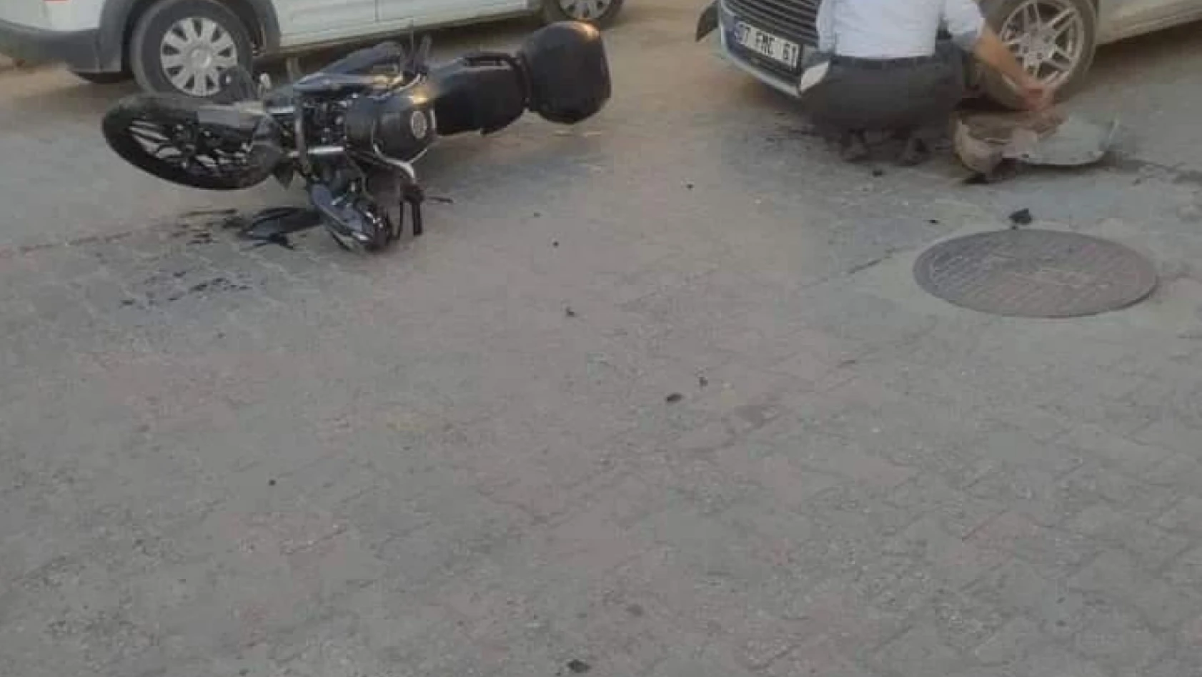 Elazığ'da hafif ticari araç ile motosiklet çarpıştı :1 yaralı