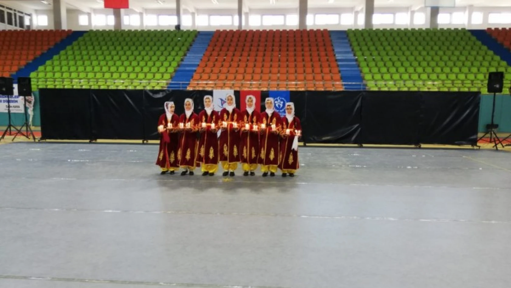 Elazığ'da halk oyunları yarışması yapıldı
