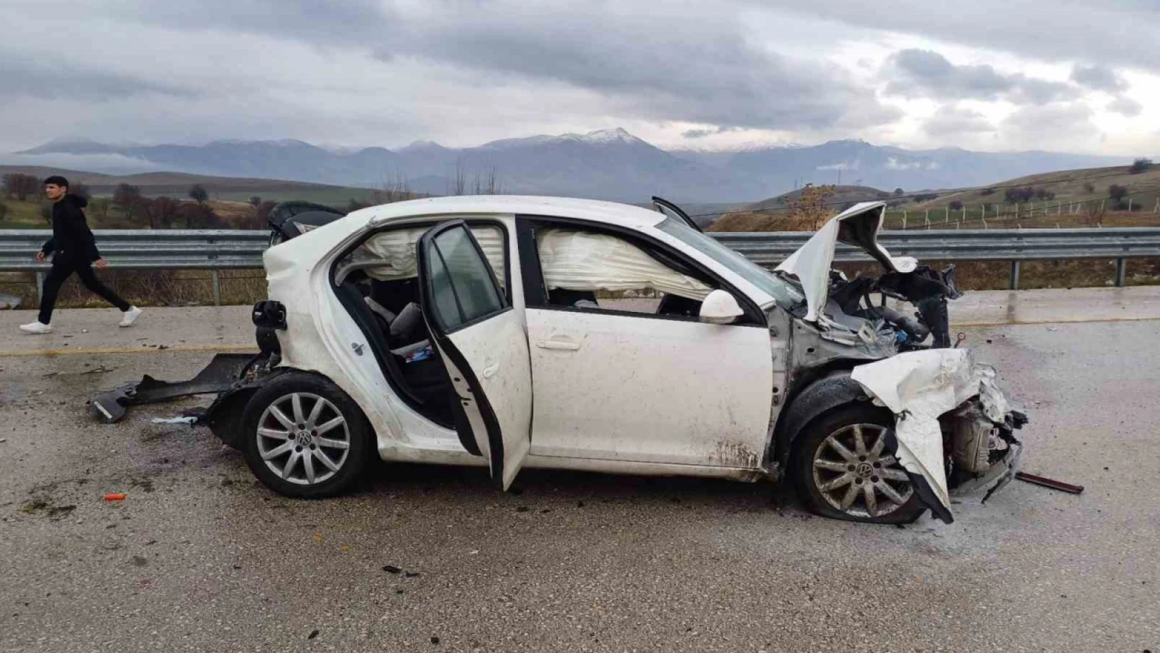 Elazığ'da iki araç çarpıştı: 4 yaralı