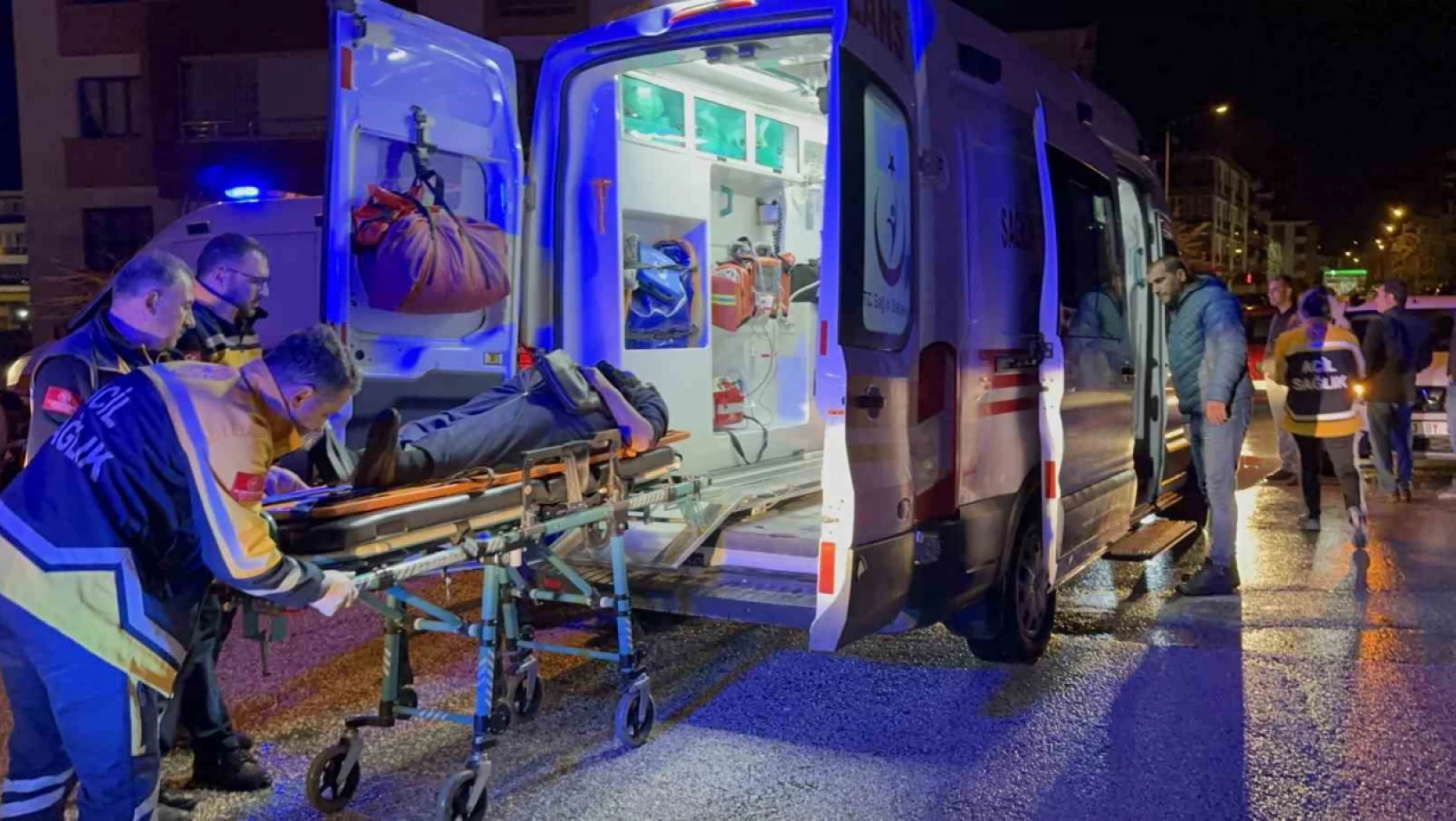 Elazığ'da iki otomobil çarpıştı: 7 yaralı