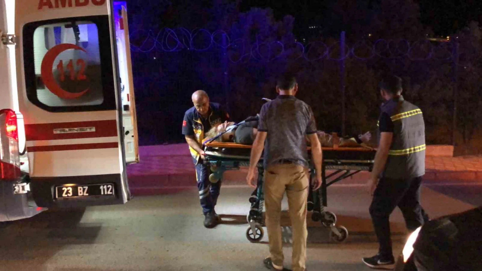 Elazığ'da iki otomobil çarpıştı: 1'i ağır 2 yaralı