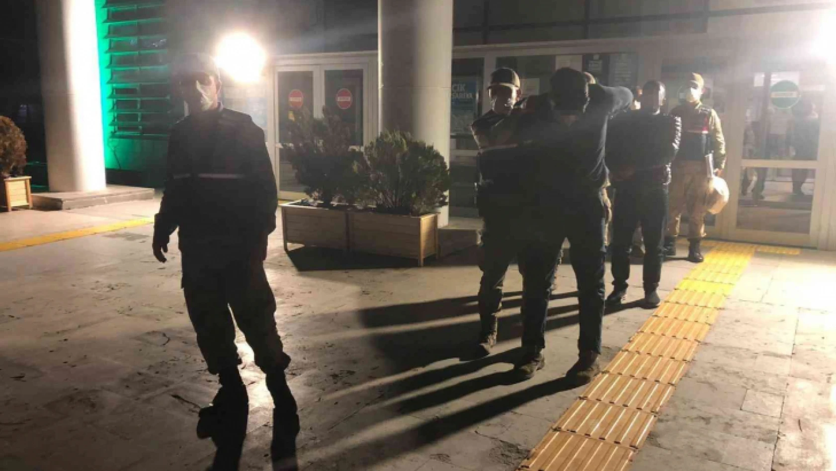 Elazığ'da kablo çalan hırsızlar tutuklandı