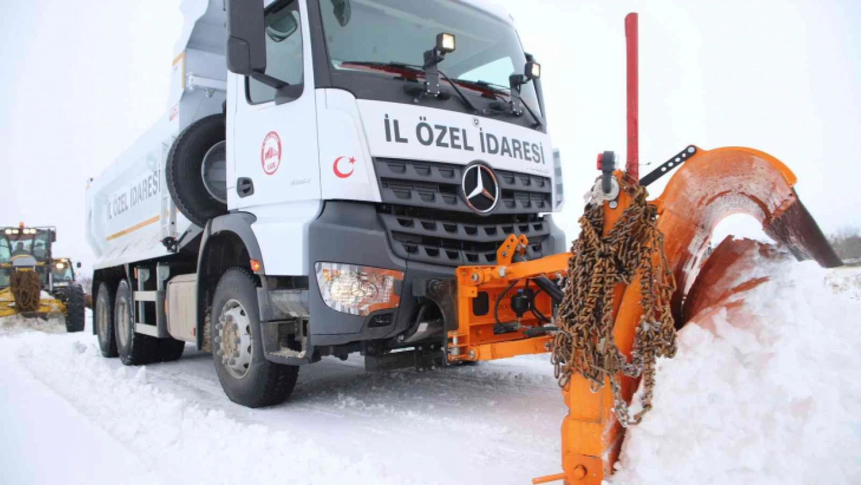 Elazığ'da kar nedeniyle 12 köy yolu kapandı