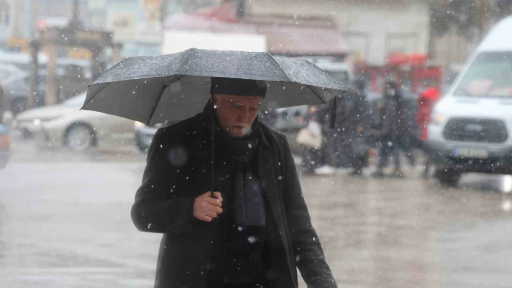 Elazığ'da kar yağışı başladı